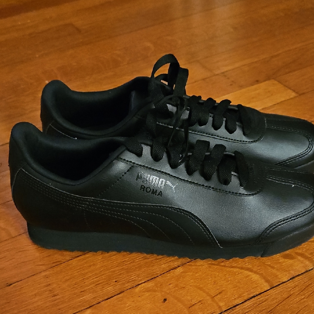 Puma NWOT Womens Black Roma Sneakers SZ 9.5
